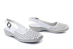 RIEKER 41350-80 white, półbuty letnie damskie. Białe półbuty damskie Rieker, w ażurowe wzory, bez obcasa, na koturnie. Za 231.92 zł.