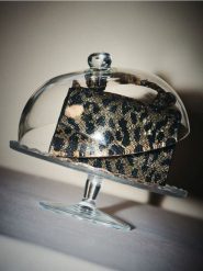 Torebka ze zwierzęcym motywem - wielobarwny. Torebki klasyczne damskie Reserved, z aplikacjami, bez dodatków. W wyprzedaży za 65.99 zł.