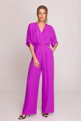 Elegancki kombinezon damski z kopertowym dekoltem fioletowy. Fioletowe kombinezony damskie Stylove, l, bez wzorów, z poliesteru, biznesowe, bez kołnierzyka, bez ramiączek, krótkie. Za 449.00 zł.