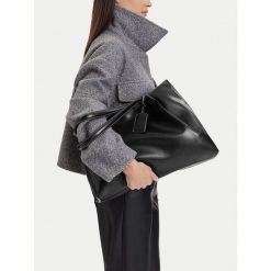 Torebka JENNY. Czarne torebki klasyczne damskie Jenny, bez wzorów, bez dodatków. Za 159.99 zł.