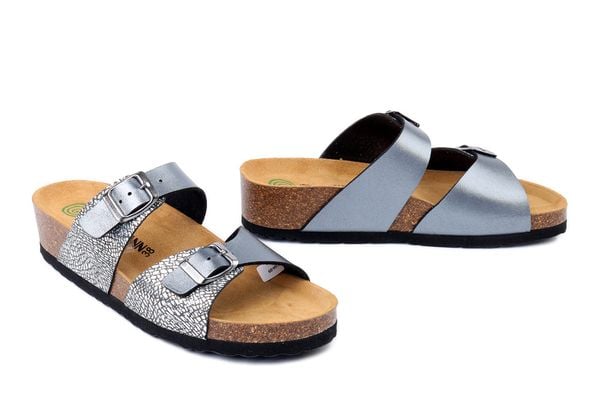 DR. BRINKMANN 701164-09 anthrazit, klapki damskie. Szare klapki damskie Dr. Brinkmann, bez wzorów, bez obcasa, na koturnie. Za 214.90 zł.