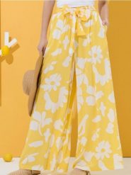 Spodnie wide leg w kwiatowy wzór - żółty. Żółte spodnie materiałowe damskie Sinsay, bez wzorów. Za 39.99 zł.