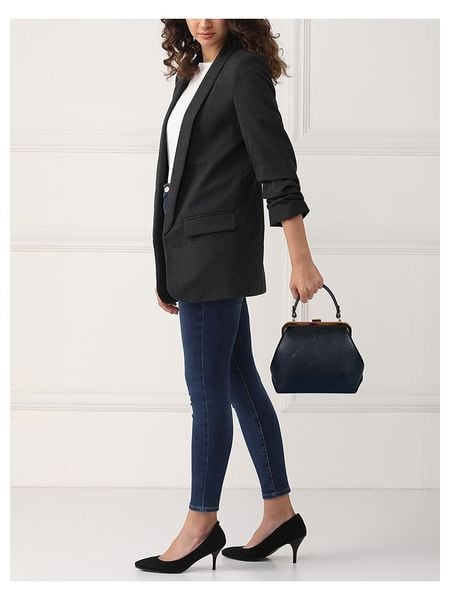 Lia Biassoni Skórzana torebka w kolorze czarnym - 22 x 22 x 10 cm rozmiar: onesize. Czarne torebki klasyczne damskie Lia Biassoni, bez wzorów, z materiału, bez dodatków. Za 283.48 zł.