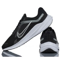 Buty Męskie Sportowe Nike Quest 5. Czarne obuwie do biegania damskie Nike. Za 288.60 zł.