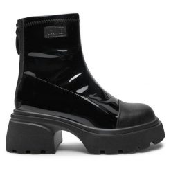 Botki GOE. Czarne botki damskie GOE, bez obcasa, na słupku, bez zapięcia. Za 419.99 zł.