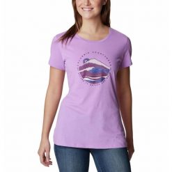 Koszulka Damska Columbia Daisy Days SS Graphic T-Shirt. Fioletowe bluzki damskie Columbia, s, bez wzorów, sportowe, bez kołnierzyka, bez ramiączek. Za 100.99 zł.