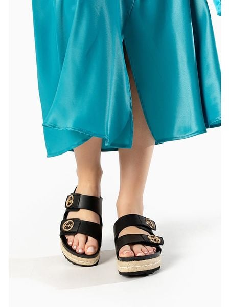 BAYTON Klapki "Alizee" w kolorze czarnym rozmiar: 36. Czarne klapki damskie Bayton, bez wzorów, bez obcasa, na platformie. Za 118.56 zł.