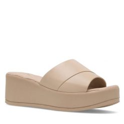 Klapki Lasocki. Brązowe klapki damskie Lasocki, bez wzorów, bez obcasa. Za 159.99 zł.