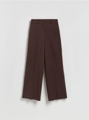 Szerokie spodnie z kantem - brązowy. Brązowe spodnie materiałowe damskie Reserved, bez wzorów, z tkaniny. Za 99.99 zł.