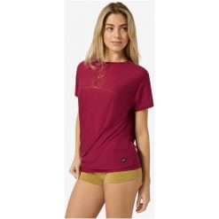Koszulka damska SUPER.NATURAL W Cat Yoga Loose Tee. Czerwone t-shirty damskie Super.natural, s, bez wzorów, z materiału, bez kołnierzyka. Za 389.99 zł.