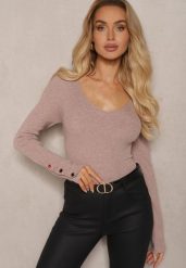 Beżowy Sweter z Wiskozą Ozdobiony Guzikami z Trójkątnym Dekoltem Attecca. Brązowe swetry klasyczne damskie Renee, na zimę, m, z wiskozy, bez kołnierzyka. Za 84.99 zł.