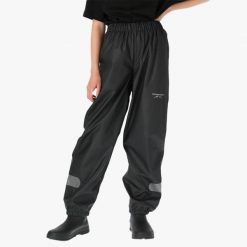 Spodnie przeciwdeszczowe Junior Swedemount Väderöarna Pants wodoodporne. Czarne spodnie dresowe damskie SWEDEMOUNT, na lato, bez wzorów, z tkaniny. Za 169.99 zł.