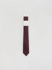 Jedwabny krawat - bordowy. Czerwone krawaty i muchy męskie Reserved, bez wzorów, z jedwabiu. Za 119.99 zł.