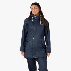 Kurtka przeciwdeszczowa turystyka damska Swedemount Väderöarna Coat wodoodporna. Niebieskie kurtki damskie SWEDEMOUNT, bez wzorów, bez kaptura. W wyprzedaży za 207.00 zł.