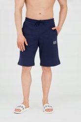 EA7 Męskie granatowe shorty z naszywką. Niebieskie szorty męskie EA7 Emporio Armani, z aplikacjami, z bawełny. W wyprzedaży za 208.99 zł.