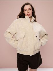 Kurtka bomberka z imitacji skóry - kremowy. Białe kurtki damskie Sinsay, l, bez wzorów, ze skóry, bez kaptura. Za 99.99 zł.