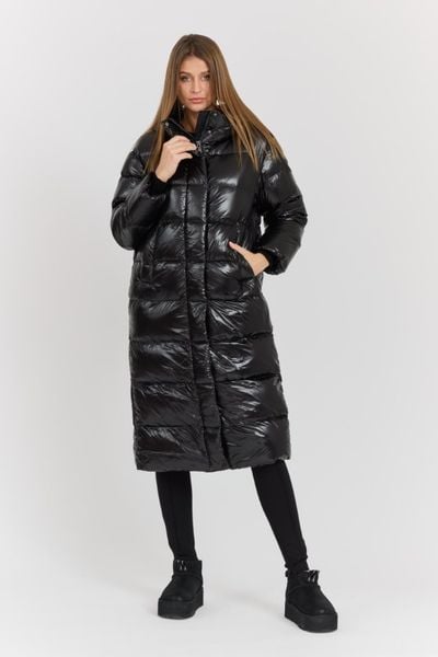 HETREGO Czarny damski płaszcz puchowy Tara Woman Oversized Quilted Coat, Rozmiar 42 EU - 46 IT. Czarne płaszcze damskie HETREGO, uniwersalny, bez wzorów, z poliamidu. W wyprzedaży za 1,215.99 zł.