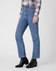 DAMSKIE SPODNIE JENANSOWE WRANGLER HERITAGE FIT - WILD HERITAGE MID W2H2-D2-23H 112128607. Spodnie materiałowe damskie Wrangler, bez wzorów, z jeansu. Za 209.99 zł.