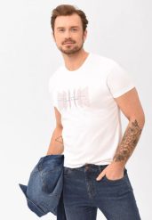 T-shirt z nadrukiem T-FLUX. Białe t-shirty męskie Volcano, m, bez wzorów, z bawełny, bez kołnierzyka. Za 59.99 zł.
