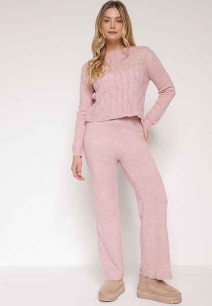 Jasnoróżowy Komplet z Wełną i Bawełną Sweter ze Splotem i Szerokie Spodnie Reinettia. Czerwone spodnie materiałowe damskie Born2be, bez wzorów, z bawełny, eleganckie. Za 119.99 zł.