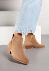 Brązowe Botki Typu Kowbojki z Wycięciem na Stożkowym Obcasie Hanrisa. Brązowe botki damskie Renee, z jeansu, boho, bez obcasa, na obcasie, bez zapięcia. Za 129.99 zł.