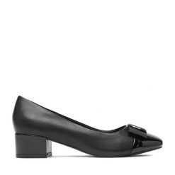 Czółenka Lasocki. Czarne czółenka damskie Lasocki, bez wzorów, bez obcasa. Za 199.99 zł.