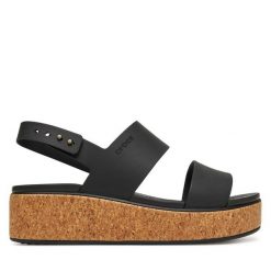 Sandały Crocs. Czarne sandały damskie Crocs, bez wzorów, bez obcasa, na płaskiej podeszwie. Za 269.99 zł.