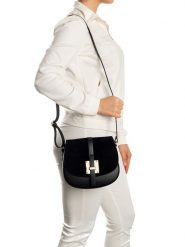 Lia Biassoni Skórzana torebka "Adda" w kolorze czarnym - 23 x 20 x 6 cm rozmiar: onesize. Czarne torebki klasyczne damskie Lia Biassoni, bez wzorów, z materiału, bez dodatków. Za 260.99 zł.