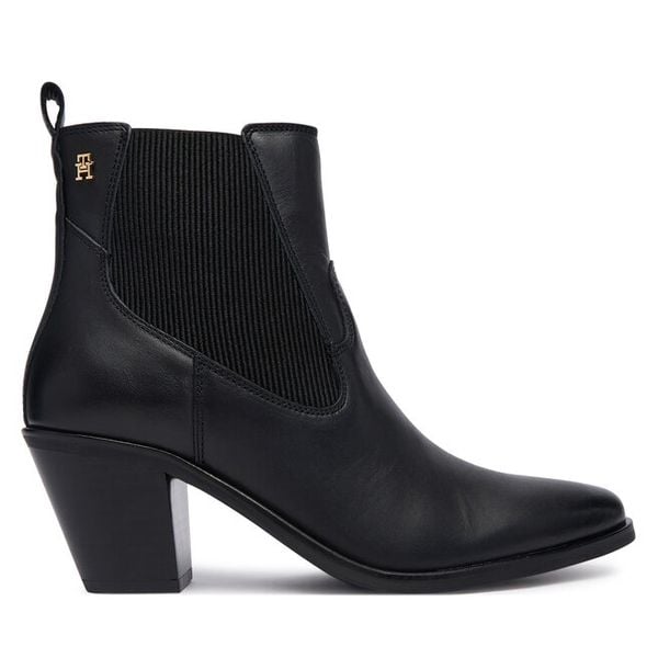Botki Tommy Hilfiger. Czarne botki damskie Tommy Hilfiger, bez obcasa, na słupku, bez zapięcia. Za 749.99 zł.