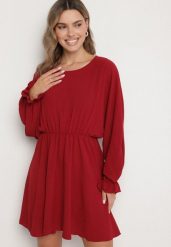 Bordowa Sukienka o Rozkloszowanym Kroju z Ozdobnymi Mankietami Terellea. Czerwone sukienki damskie Born2be, na co dzień, bez wzorów, z jeansu, eleganckie, bez kołnierzyka, bez ramiączek, mini, kopertowe. W wyprzedaży za 71.99 zł.