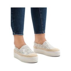 Białe trampki espadryle na platformie GH001. Białe espadryle damskie ButyModne, bez wzorów, z gumy, bez obcasa, na platformie. Za 59.00 zł.