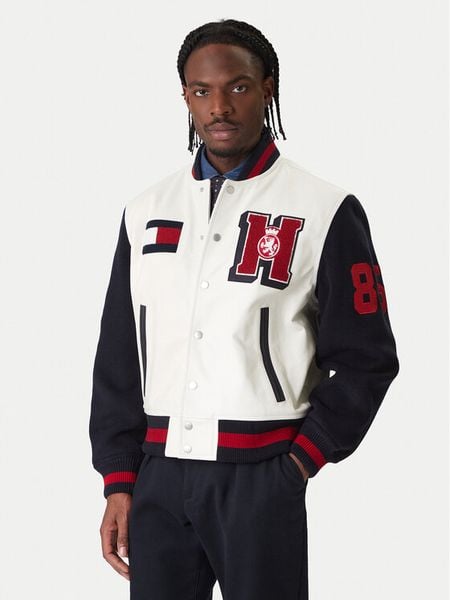 Tommy Hilfiger Kurtka bomber Varsity MW0MW41866 Écru Regular Fit. Białe kurtki męskie Tommy Hilfiger, m, bez wzorów, ze skóry, bez kaptura. Za 2,889.00 zł.