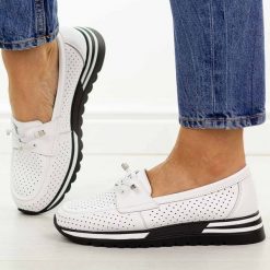 Białe ażurowe skórzane półbuty damskie S.Barski 7066. Białe półbuty damskie S.BARSKI, w ażurowe wzory, z jeansu, casualowe, z okrągłym noskiem, bez obcasa, na płaskiej podeszwie. Za 239.00 zł.