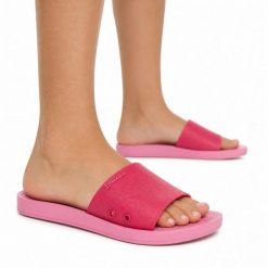 Klapki damskie Ipanama 83583 ANAT CLASSIC SLIDE FEM. Czerwone klapki damskie Ipanema, bez wzorów, z materiału, bez obcasa. Za 55.00 zł.