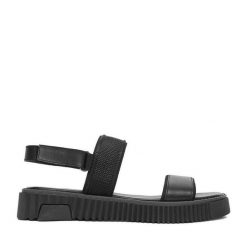 Sandały Lasocki. Czarne sandały damskie Lasocki, bez wzorów, bez obcasa, na płaskiej podeszwie. Za 169.99 zł.