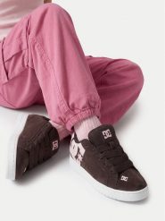 DC Shoes Sneakersy DC SHOES-CEOWB-V5-10117K Brązowy ciemny. Brązowe buty sportowe dziewczęce DC Shoes, bez wzorów, ze skóry, bez zapięcia. Za 179.99 zł.
