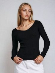 Prążkowany sweter z dekoltem V - czarny. Czarne swetry klasyczne damskie Sinsay, l, prążkowane, bez kołnierzyka. Za 39.99 zł.