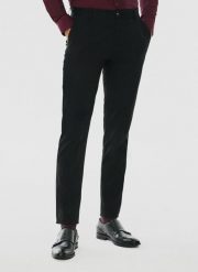 PAKO LORENTE – Gładkie spodnie męskie w kolorze czarnym. Czarne spodnie materiałowe męskie Pako Lorente, bez wzorów, z bawełny, casualowe. Za 99.99 zł.