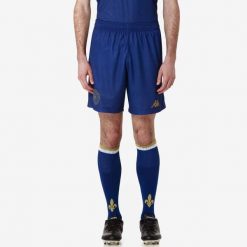 Szorty domowe FC Versailles 78 Kombat Ryder 2024/25. Niebieskie szorty męskie Kappa, bez kołnierzyka. Za 246.50 zł.