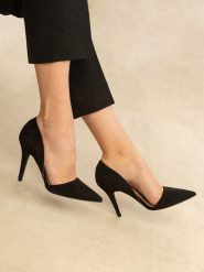 Bellucci Czółenka w kolorze czarnym rozmiar: 41. Czarne czółenka damskie Bellucci, bez wzorów, bez obcasa, na szpilce. Za 105.63 zł.