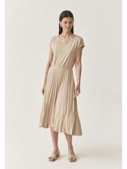 TATUUM Sukienka w kolorze beżowym rozmiar: L. Brązowe sukienki damskie Tatuum, l, bez wzorów, bez kołnierzyka, bez ramiączek, midi. Za 201.08 zł.