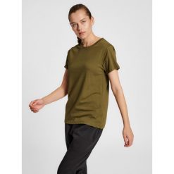 Koszulka damska Hummel Red Basic. Zielone bluzki sportowe damskie HUMMEL, s, z bawełny, bez kołnierzyka, bez ramiączek. Za 107.50 zł.