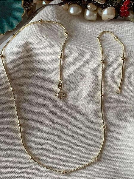 Luseera Pozłacany naszyjnik z elementami ozdobnymi - dł. 45 cm rozmiar: onesize. Żółte naszyjniki damskie Luseera, pozłacane. Za 43.99 zł.