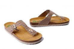 DR. BRINKMANN 700687-21 mittelbraun, klapki japonki damskie. Brązowe klapki damskie Dr. Brinkmann, bez wzorów, ze skóry, bez obcasa. Za 264.90 zł.