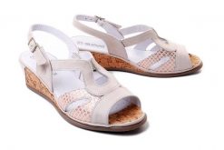 SUAVE 710015-81 natural, sandały damskie. Brązowe sandały damskie Suave, bez wzorów, ze skóry, bez obcasa, na koturnie. Za 265.93 zł.