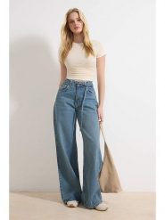 Trendyol Dżinsy - Comfort fit - w kolorze niebieskim rozmiar: 38. Niebieskie jeansy damskie Trendyol, z podwyższonym stanem. Za 104.99 zł.