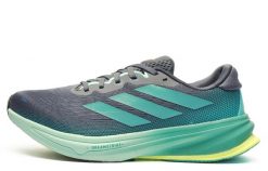 Buty do biegania Adidas Supernova Rise 2 Grise. Niebieskie obuwie do biegania damskie Adidas. Za 764.90 zł.