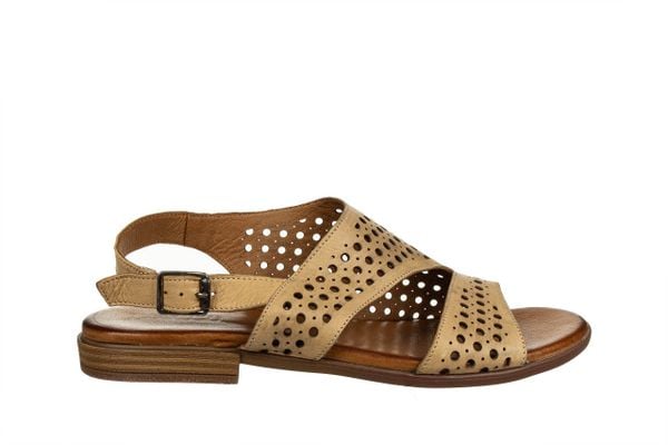 Sandały Bayla-161 191 824 1526 26 Scissors 161725, Beżowy, Skóra naturalna - 37. Brązowe sandały damskie Bayla, bez wzorów, z gumy, bez obcasa, na płaskiej podeszwie. W wyprzedaży za 179.10 zł.