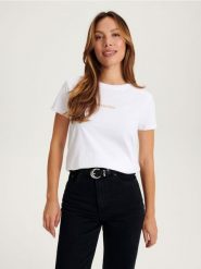 T-shirt z nadrukiem - biały. Białe t-shirty damskie Reserved, l, bez wzorów, z bawełny, bez kołnierzyka. Za 49.99 zł.