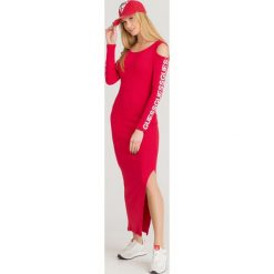SUKIENKA FIONA Guess. Czerwone sukienki damskie Guess, na imprezę, l, z aplikacjami, z elastanu, bez kołnierzyka, bez ramiączek, maxi, dopasowane. Za 399.00 zł.